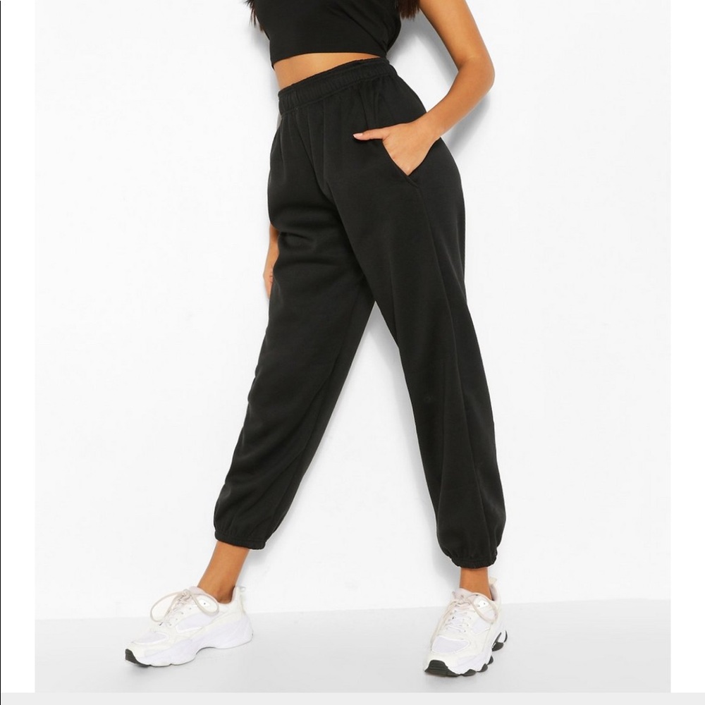 Black Boohoo sweatpants